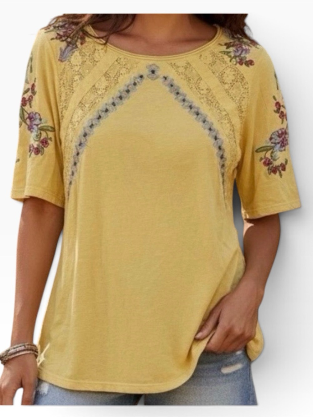 SUNDANCE  Yellow Scoop Neck Embroidered Pullover Short Sleeve
Top Size Large